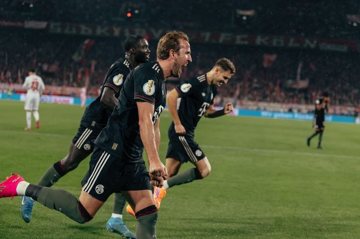 Harry Kane and Bayern Munich teammates